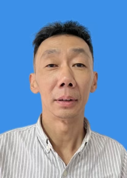 李威