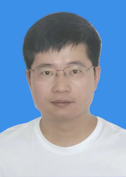 李文龙
