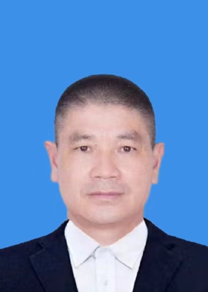 万小李