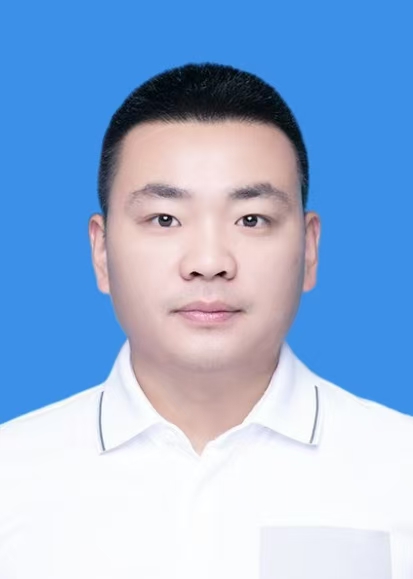 侯东立