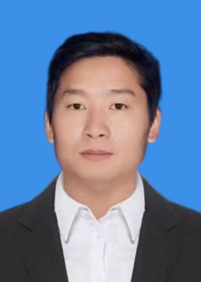 易伸铭