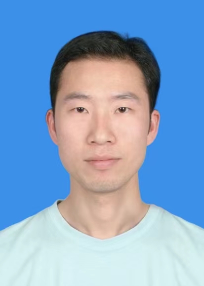 李亮