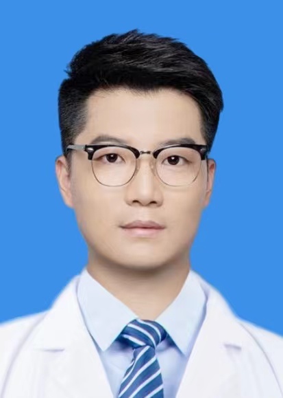 李伟