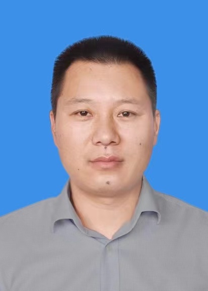 李小伟