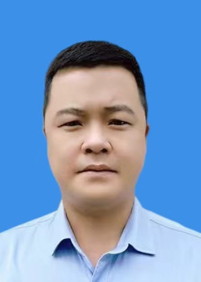 李彪伍