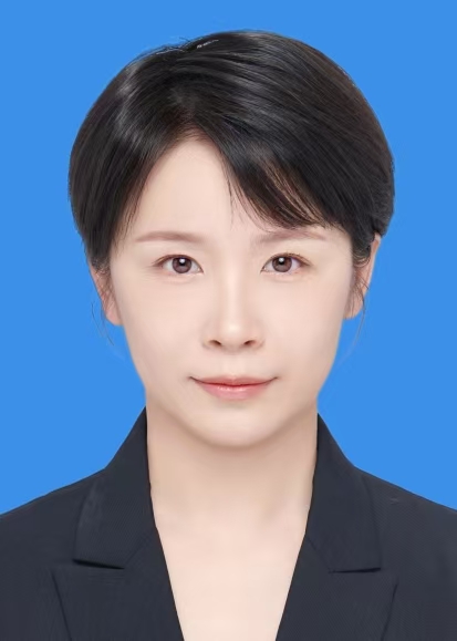 熊芳