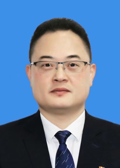 闫鹏飞