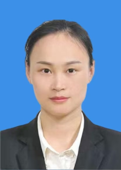 黄少英