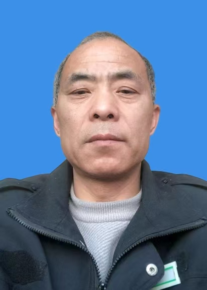 候定群