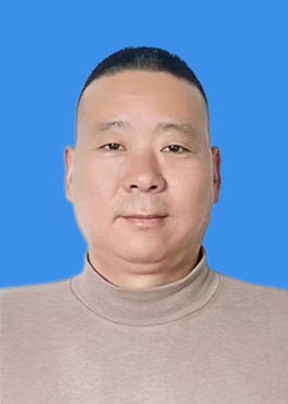 李伟