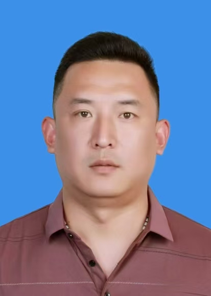 李华