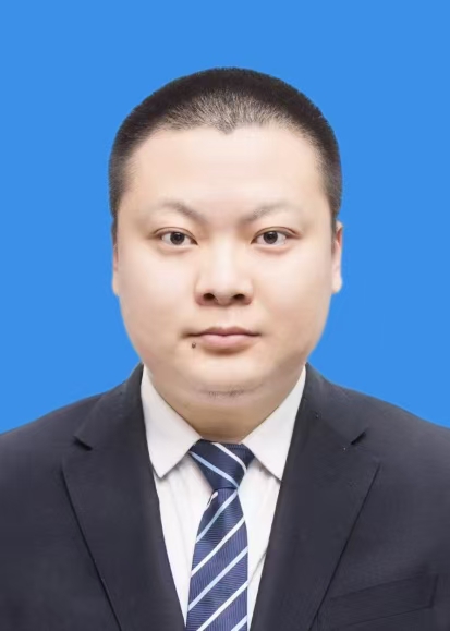 李朕