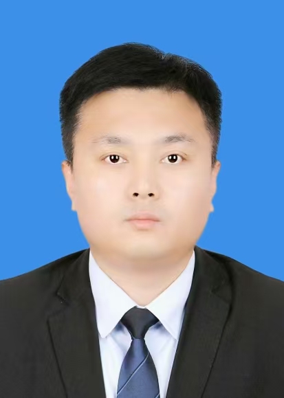 梁飞