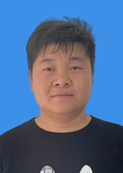 何俊