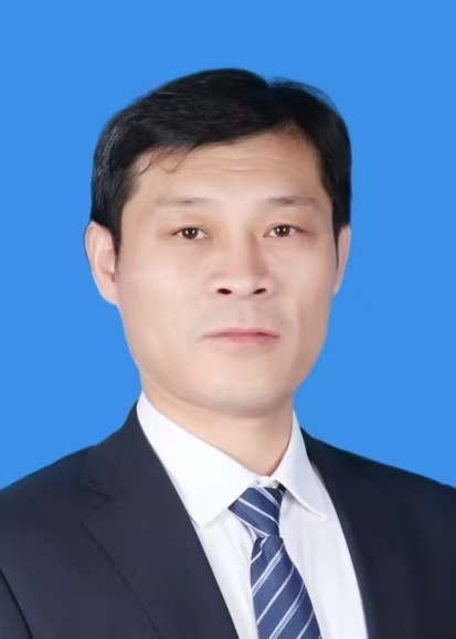 李亮