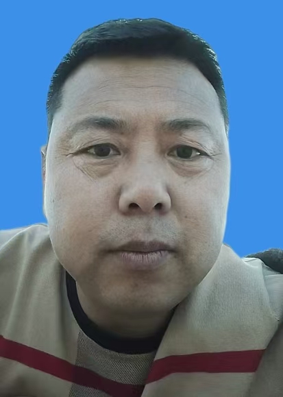 李富伟