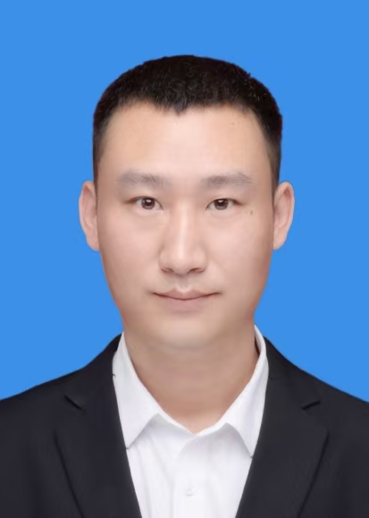 李栋