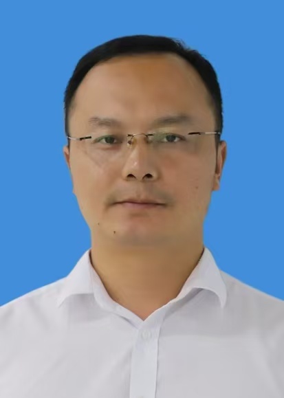 梁昂雄