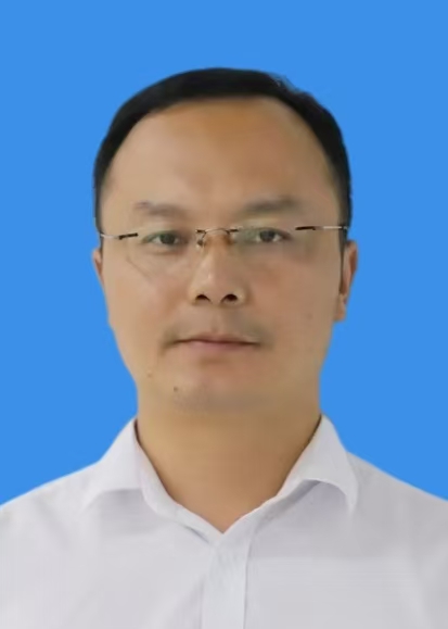 梁昂雄