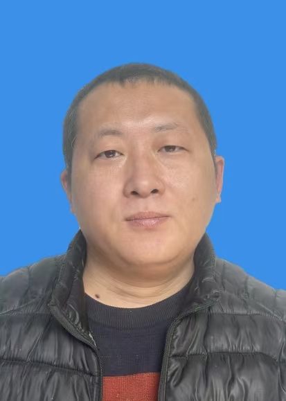 梁飞