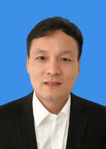 王新亮