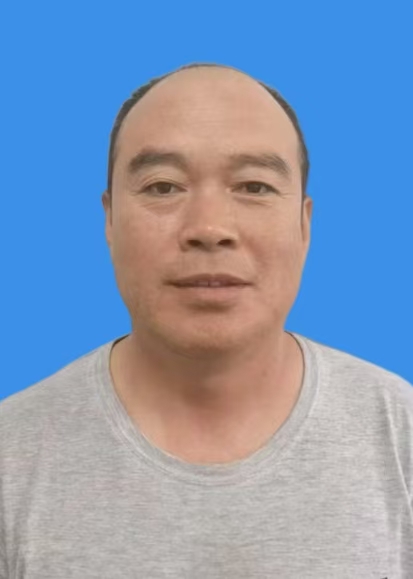 由士兴
