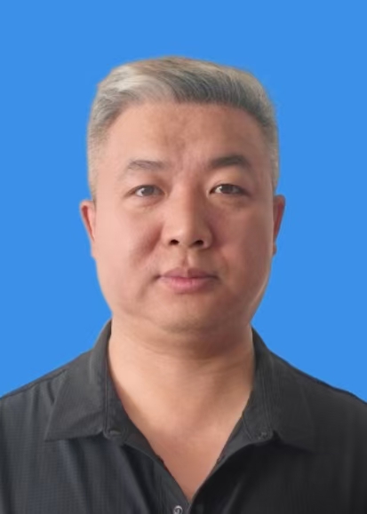 董向南 