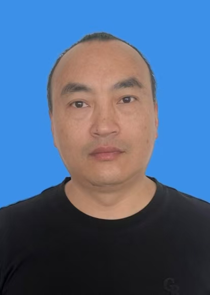 邱龄