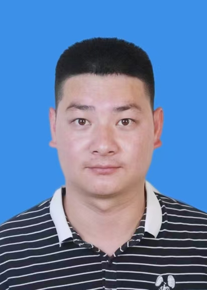 闫立新