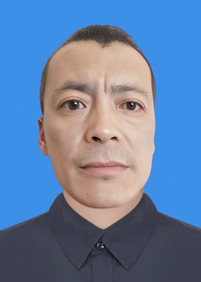 靳德龙