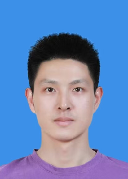黄贇